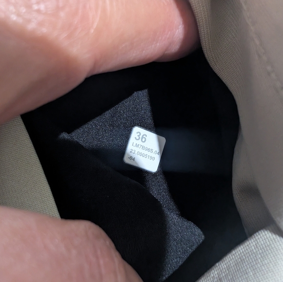 Lululemon ABC Classic 7" Size 36 Tan - Picture 5 of 5